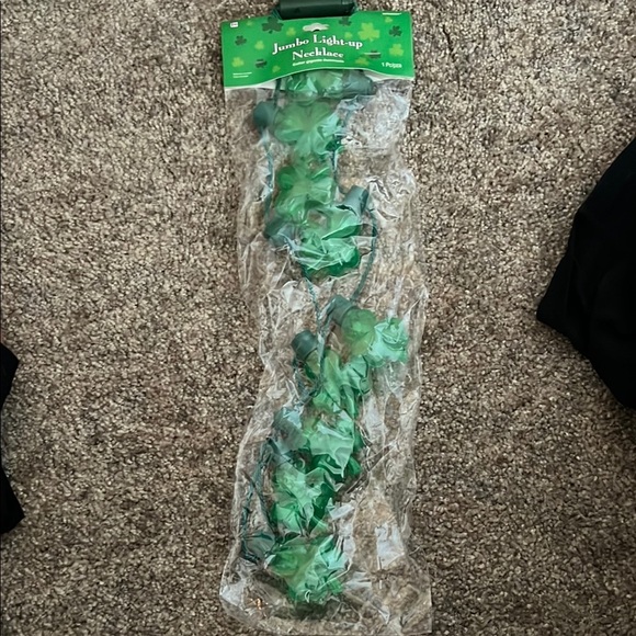 🩵5/$15🩵 NWT Jumbo Light-Up Necklace - St Patrick’s Day - Picture 1 of 1
